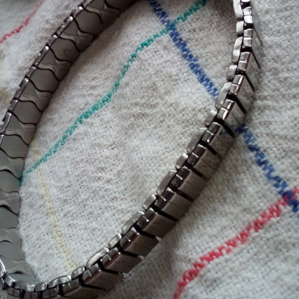 3 bracelets. - Picture 4 of 4